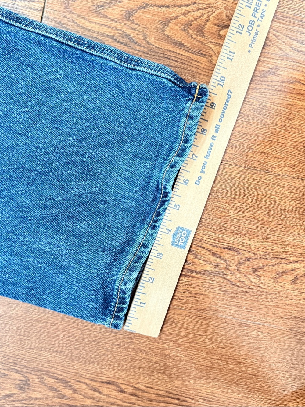 Old Navy Women's Straight-Leg Jeans in Medium Blue Wash - Picture 8 of 9